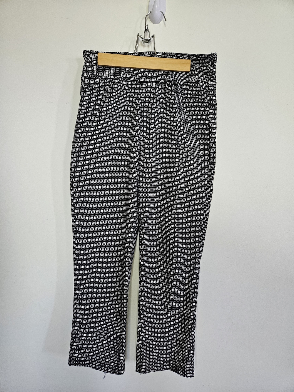 Tag Black and White Geometric Print Pull-On Crop Pants Size 9🔥